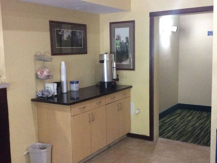 فندق على الطريق Rodeway Inn