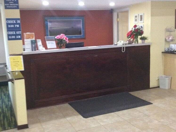 فندق على الطريق Rodeway Inn