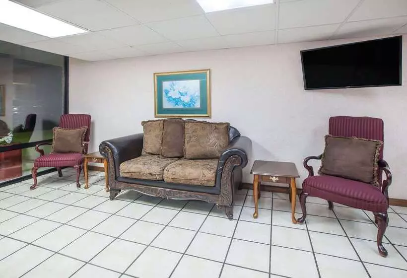 Мотель Super 8 By Wyndham Clinton