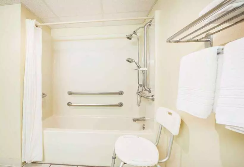 Мотель Super 8 By Wyndham Clinton