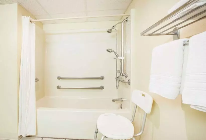 Мотель Super 8 By Wyndham Clinton