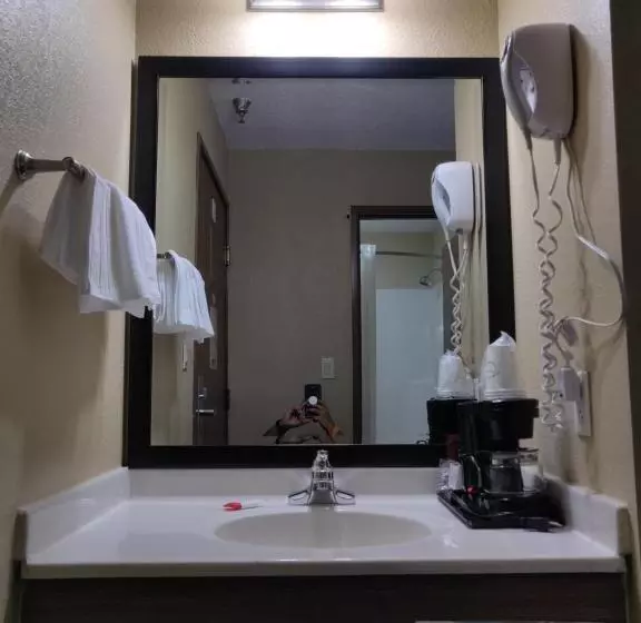 모텔 Super 8 By Wyndham Dekalb Il