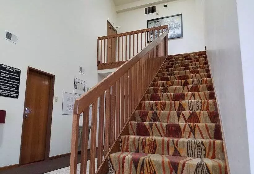 모텔 Super 8 By Wyndham Dekalb Il