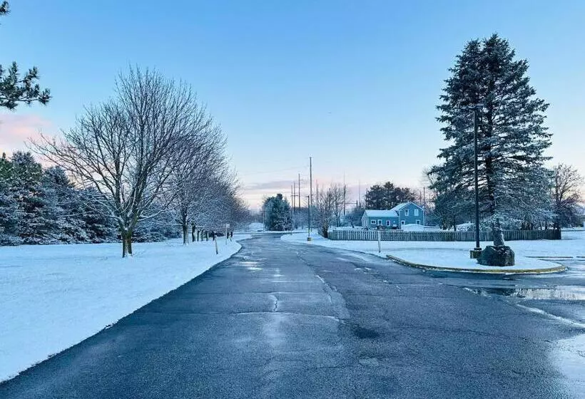 מוטל Super 8 By Wyndham Imlay City