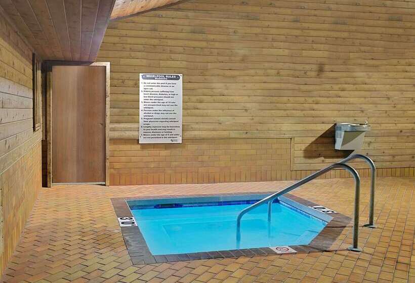 Мотель Super 8 By Wyndham Sturgeon Bay