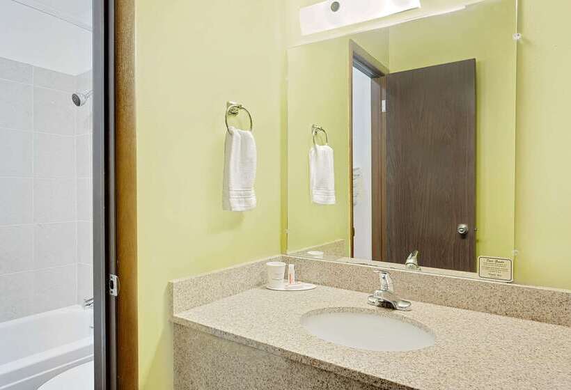 Мотель Super 8 By Wyndham Sturgeon Bay