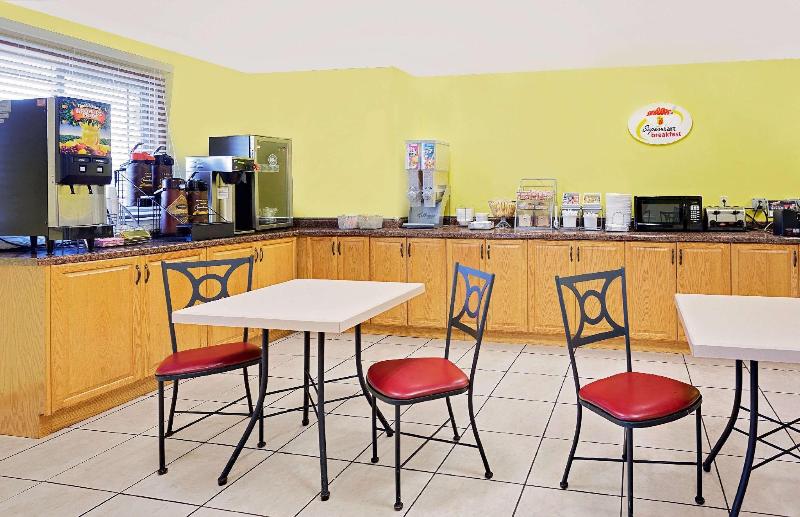 Мотель Super 8 By Wyndham Sturgeon Bay