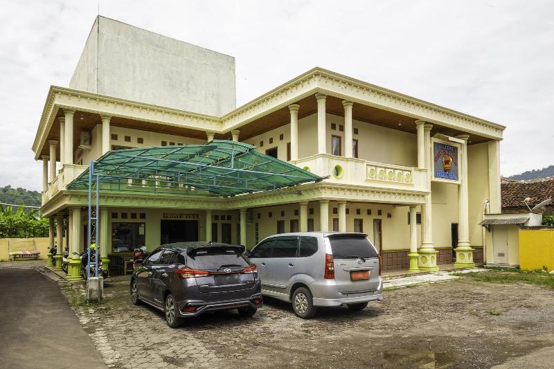 הוסטל Spot On 1896 Hotel Mahkota Pantai