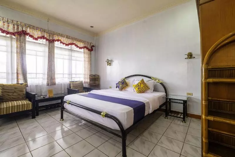 Retkeilymaja Spot On 1896 Hotel Mahkota Pantai