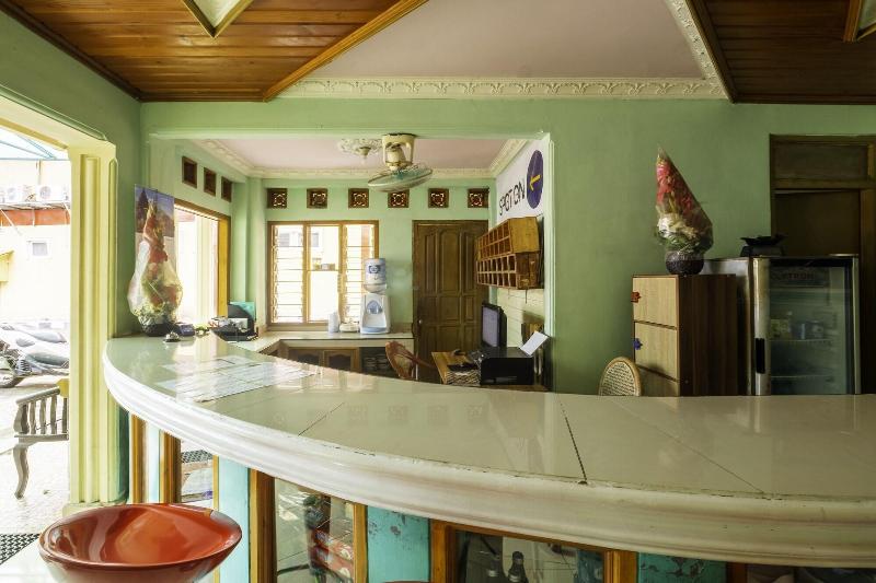 הוסטל Spot On 1896 Hotel Mahkota Pantai