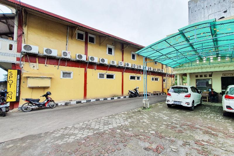 הוסטל Spot On 1896 Hotel Mahkota Pantai