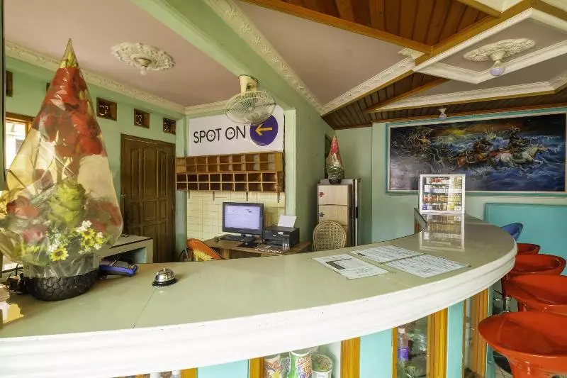 Retkeilymaja Spot On 1896 Hotel Mahkota Pantai