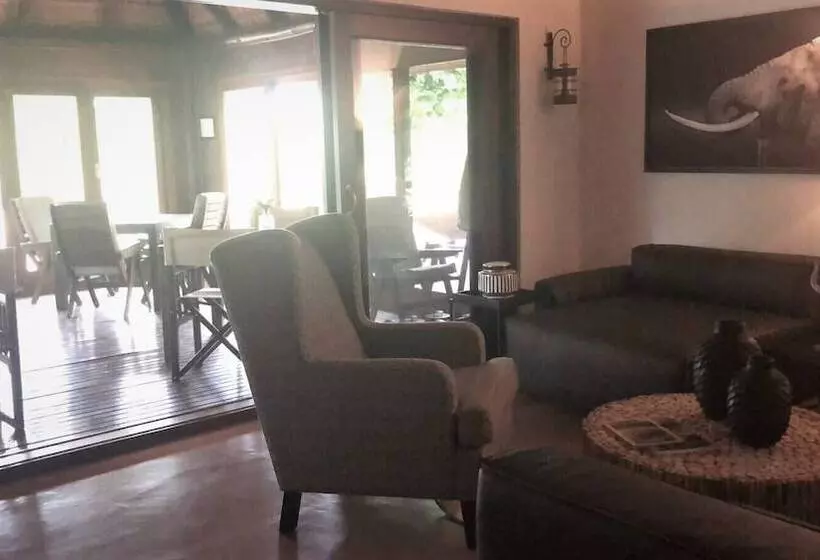 ホテル Emhosheni River Lodge