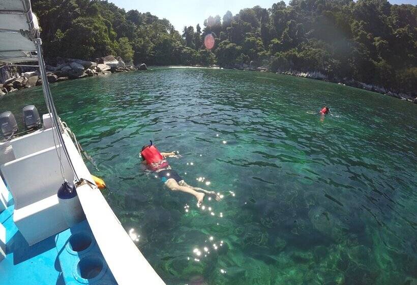 Отель Go Deeper Tioman