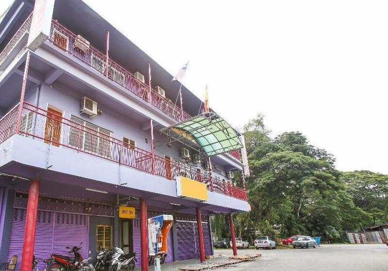 Spot On 89626 Hotel Dinar