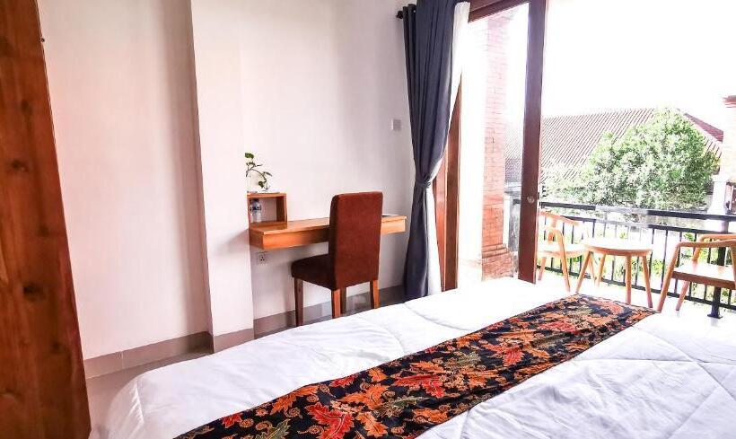 پانسیون Santi Homestay
