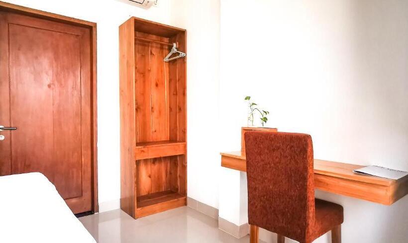 پانسیون Santi Homestay