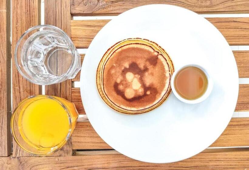 پانسیون Santi Homestay