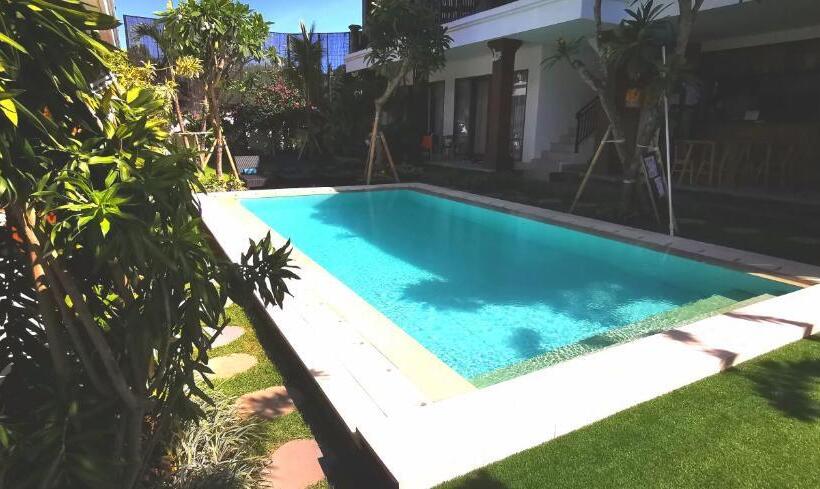 پانسیون Santi Homestay