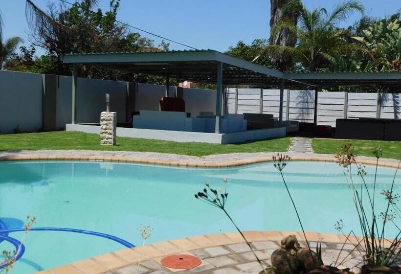 بنسيون Savannah Guest House