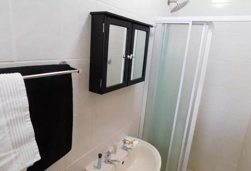 پانسیون Savannah Guest House