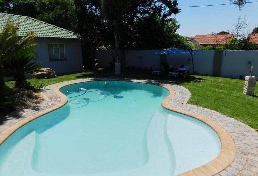 بنسيون Savannah Guest House