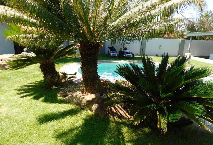 بنسيون Savannah Guest House