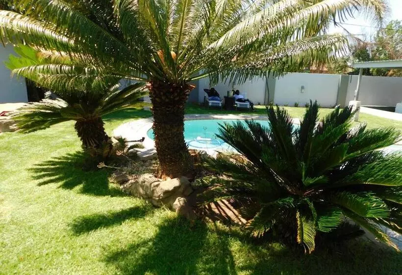 پانسیون Savannah Guest House