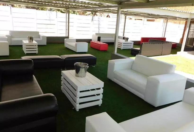 پانسیون Savannah Guest House