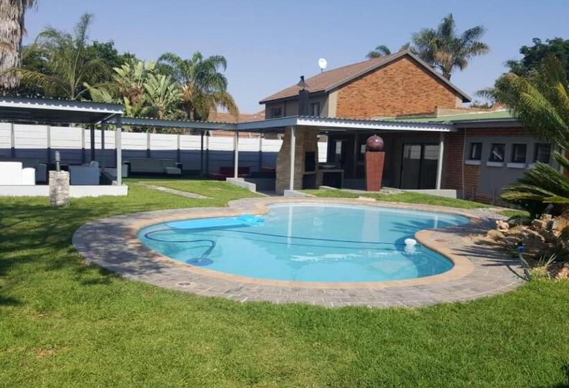 بنسيون Savannah Guest House