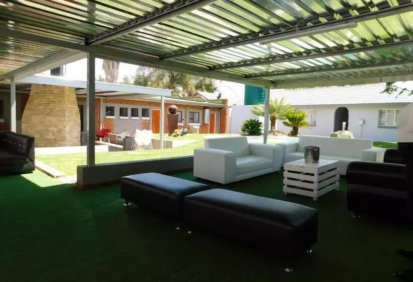 پانسیون Savannah Guest House