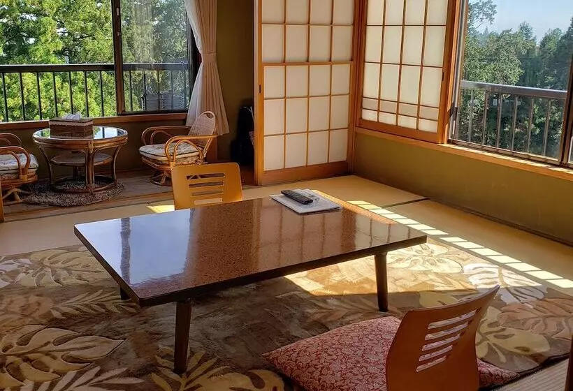 旅館 Ikoisanso