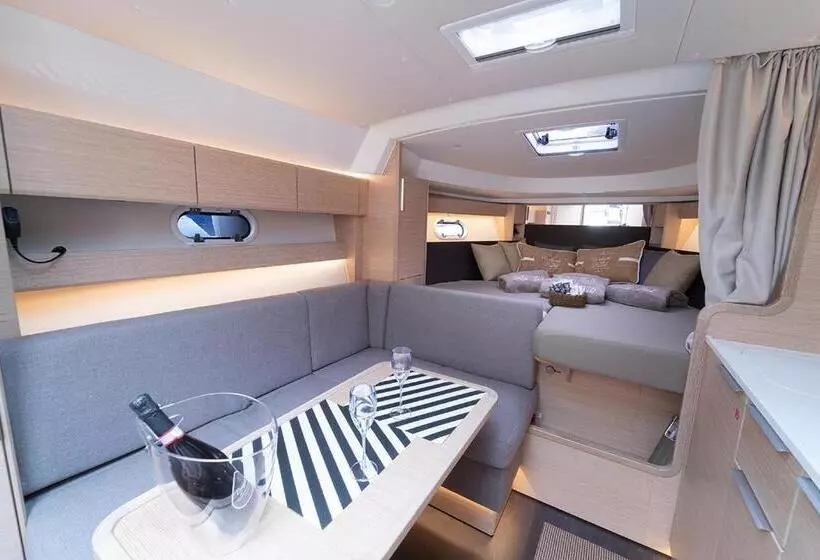 Hg Boutique Toledo, Napoli Centro, By Clapa Group