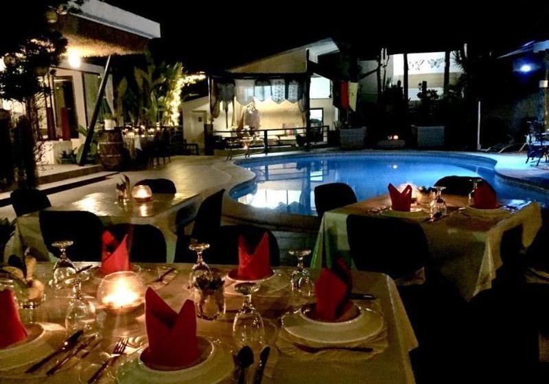 Hotell Date & Dine Resort