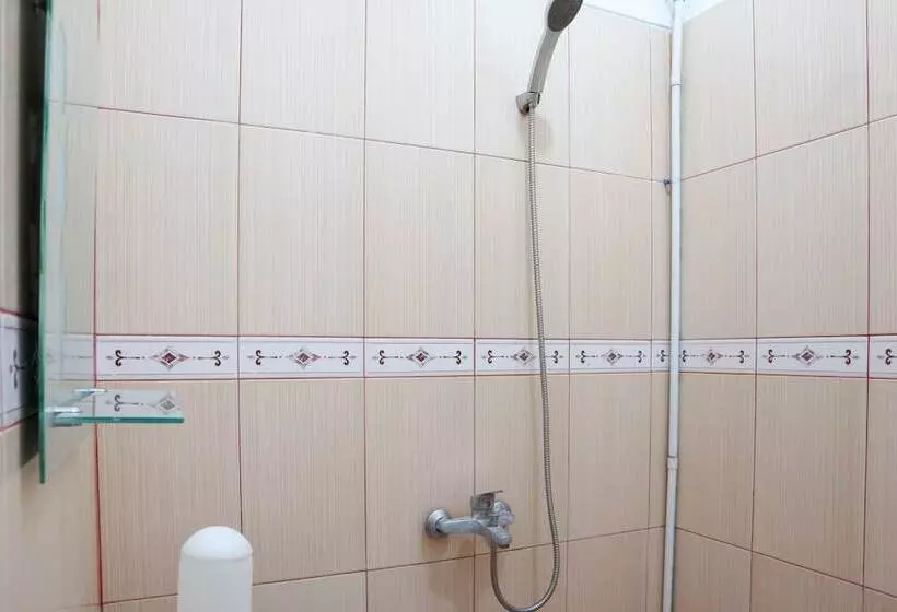 Retkeilymaja Delima Guest House Syariah By Oyo Rooms