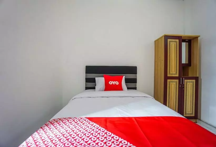 ユースホステル Edward Residence Malalayang By Oyo Rooms