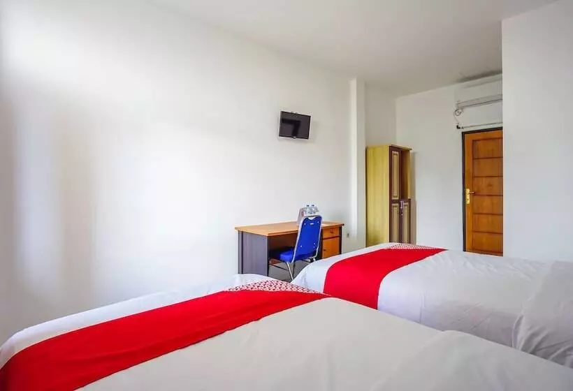ユースホステル Edward Residence Malalayang By Oyo Rooms