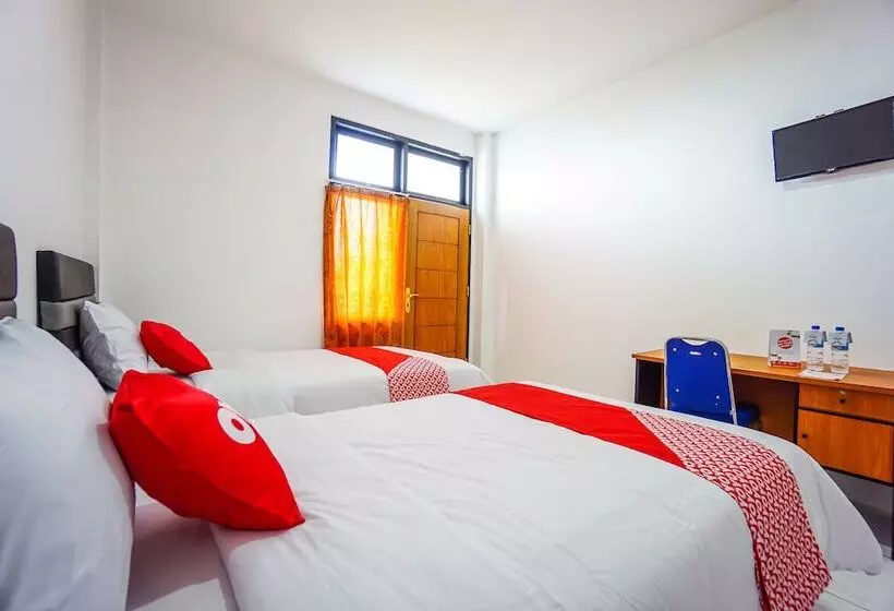 ユースホステル Edward Residence Malalayang By Oyo Rooms
