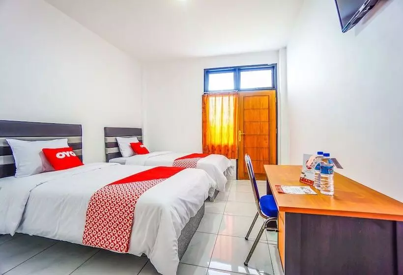 ユースホステル Edward Residence Malalayang By Oyo Rooms