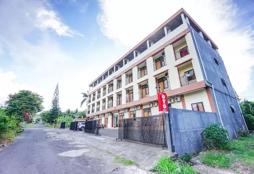 ユースホステル Edward Residence Malalayang By Oyo Rooms