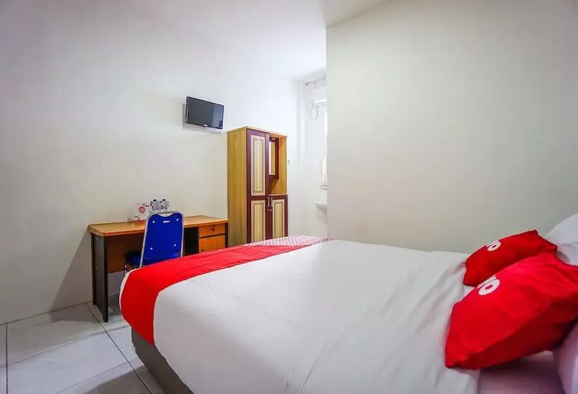 ユースホステル Edward Residence Malalayang By Oyo Rooms