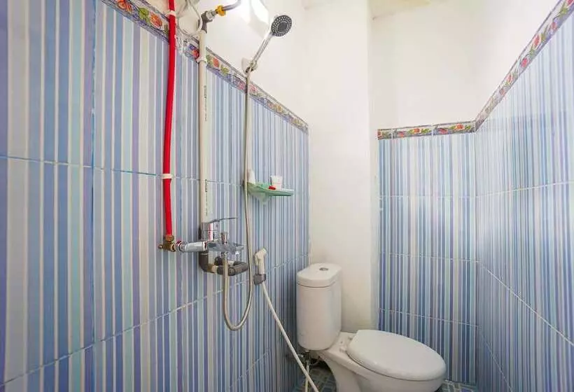 ユースホステル Edward Residence Malalayang By Oyo Rooms