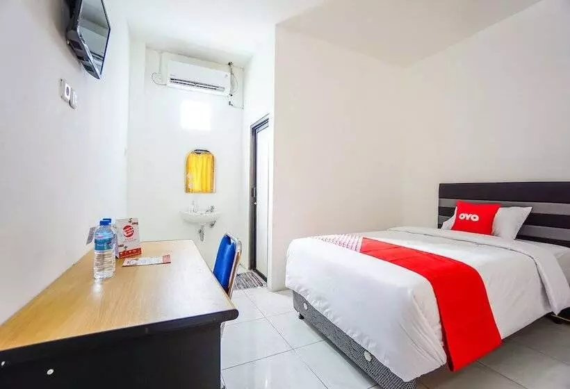 ユースホステル Edward Residence Malalayang By Oyo Rooms