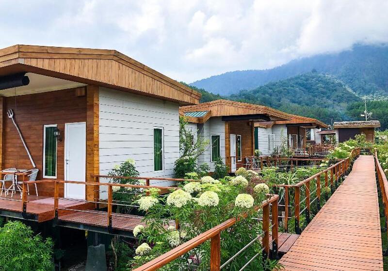 فندق Pondanu Cabins By The Lake