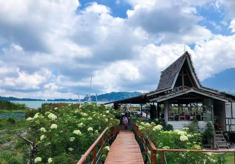 Hotelli Pondanu Cabins By The Lake