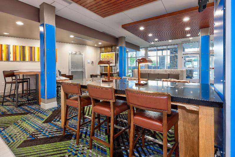 Отель Holiday Inn Express & Suites   Grand Rapids Airport   South, An Ihg