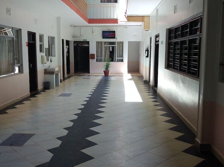 هتل Isiolo Transit