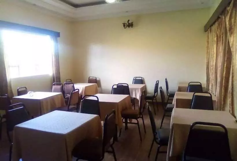 هتل Isiolo Transit