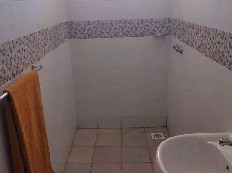 هتل Isiolo Transit