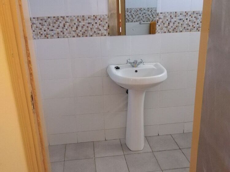 هتل Isiolo Transit